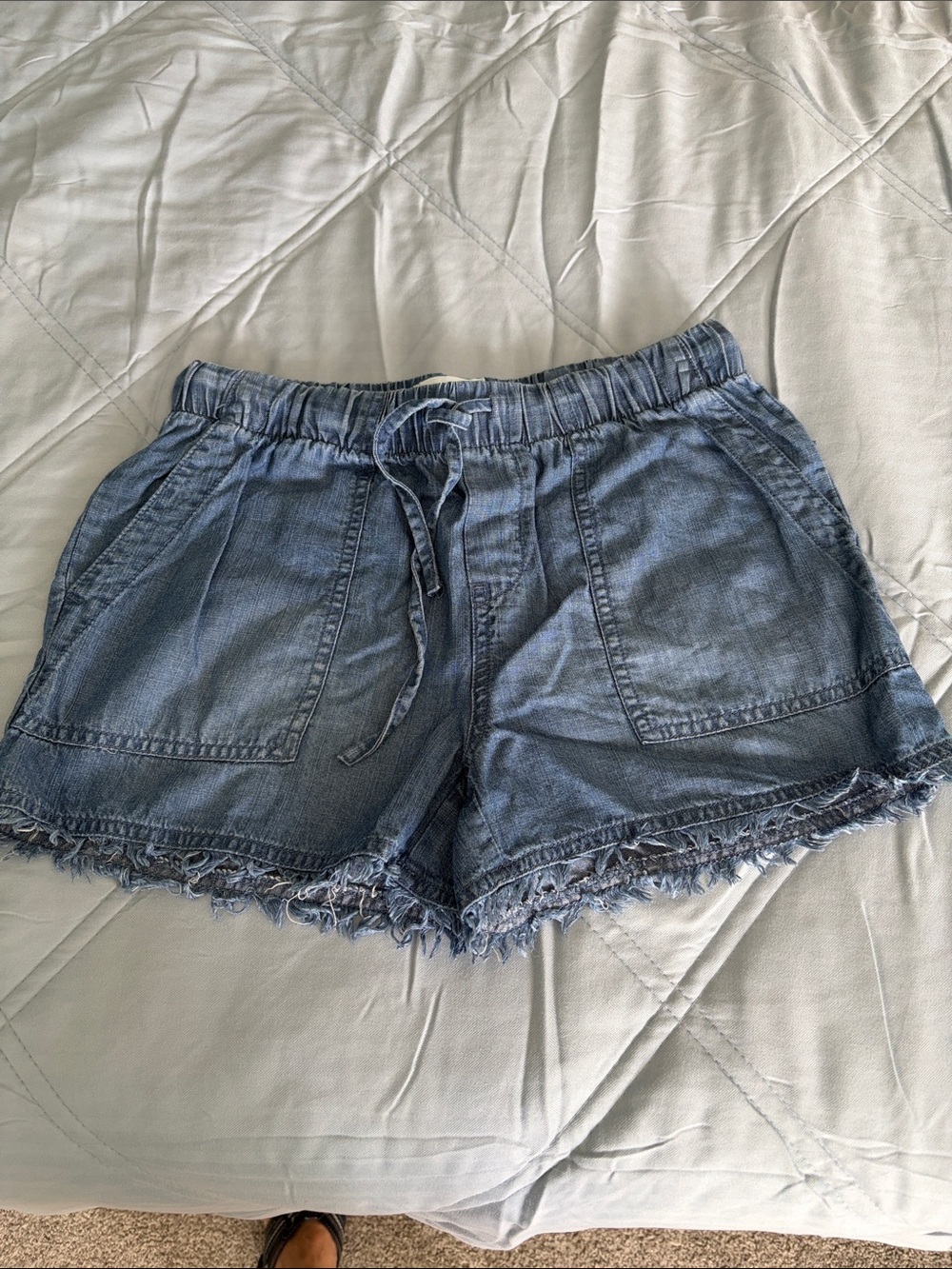 Fray hem shorts